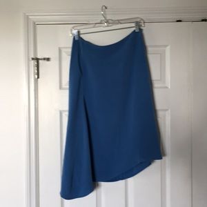 Silk skirt. Asymmetrical hem. Zipper back